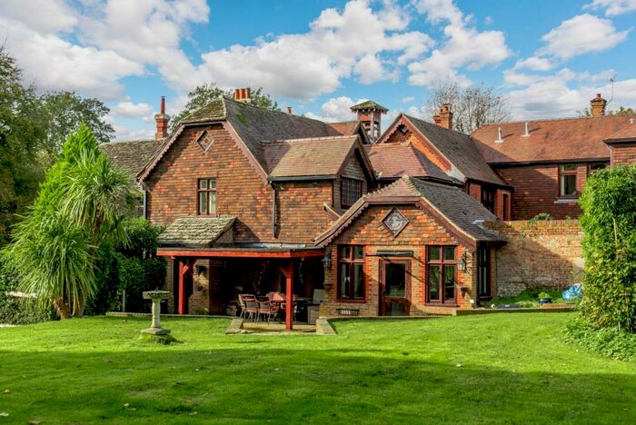 3 Bedroom Link Detached House For Sale In Albourne Road, Hurstpierpoint, Hassocks, BN6