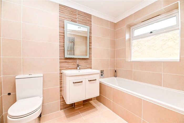 2 Bedroom Bungalow For Sale In Roebuck Close, New Milton, Hampshire, BH25