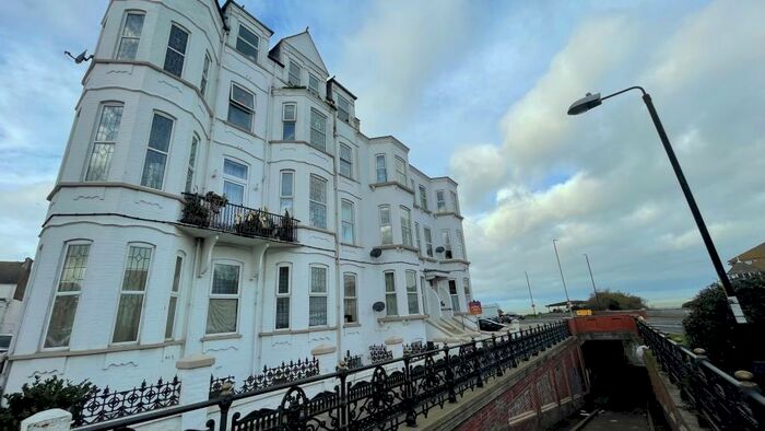 2 Bedroom Flat To Rent In Queens Parade, Margate, CT9