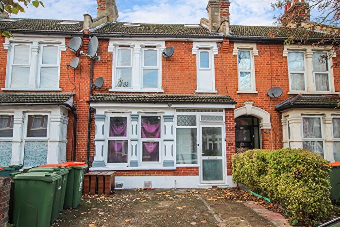 2 Bedroom Flat For Sale In Shakespeare Crescent, Manor Park, E12