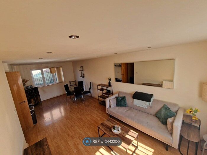 2 Bedroom Flat To Rent In The Bails, Worsley, Manchester, M28
