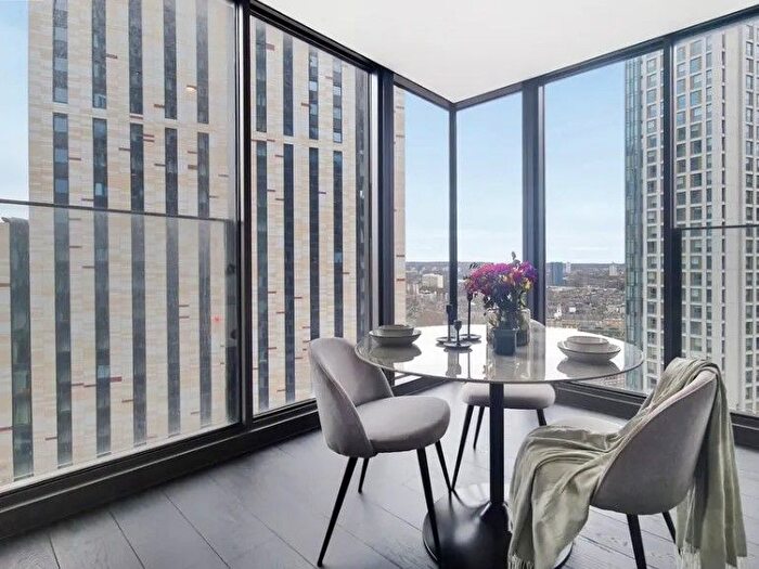 2 Bedroom Flat To Rent In Damac Tower, Vauxhall, London, SW8