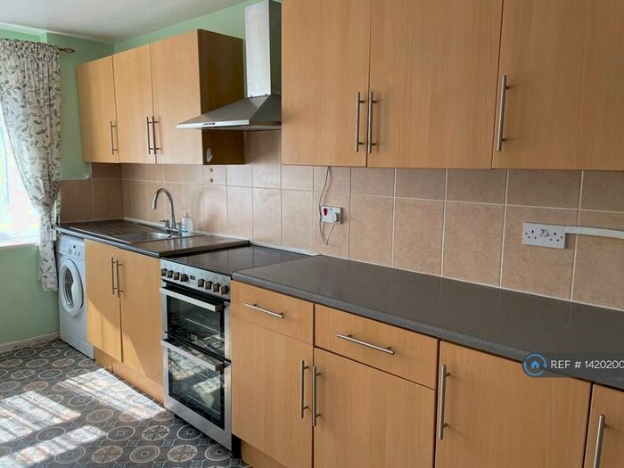 2 Bedroom Flat To Rent In Parkeston Road, Dovercourt, Harwich, CO12