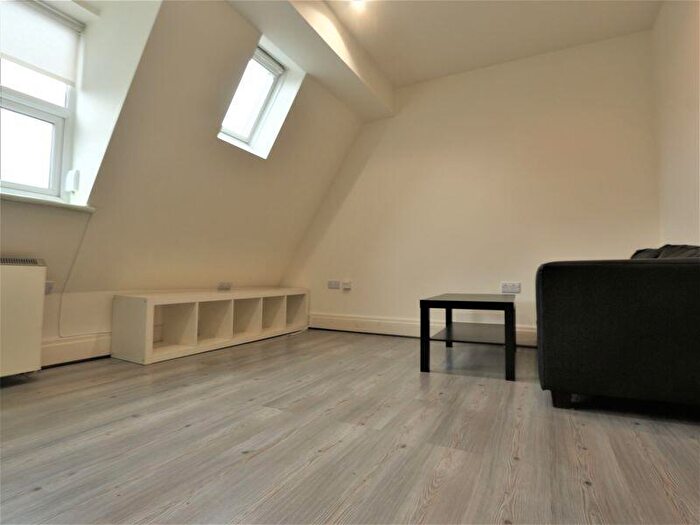 1 Bedroom Flat To Rent In Bedroom Flat In Finsbury Park, N4
