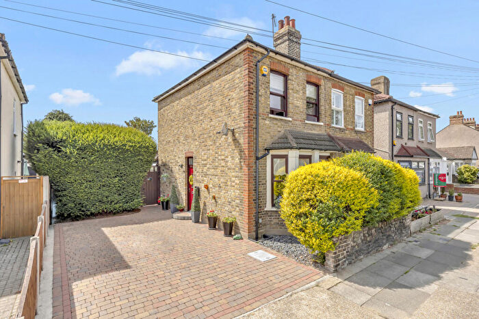 2 Bedroom Semi-Detached House For Sale In Essex Road, Romford, RM7