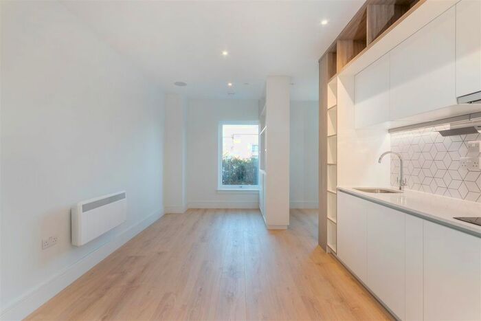 Studio To Rent In North Road, Bedfont, Feltham, TW14