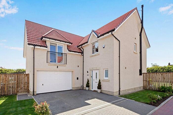 5 Bedroom Detached House For Sale In Hawick Place, Millerhill, EH22