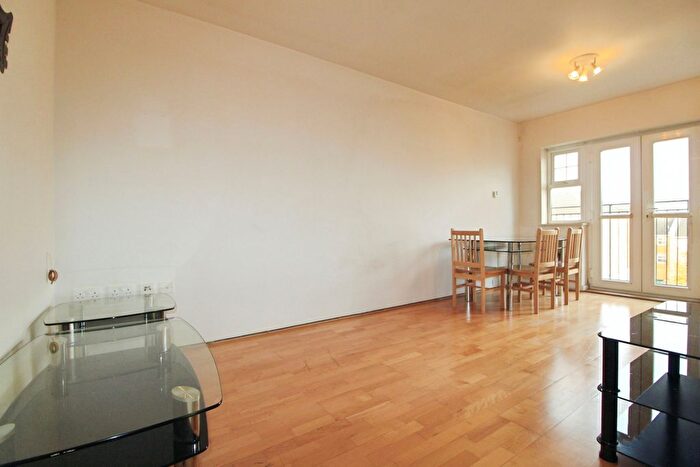 2 Bedroom Flat To Rent In Scott Road, Edgware, HA8