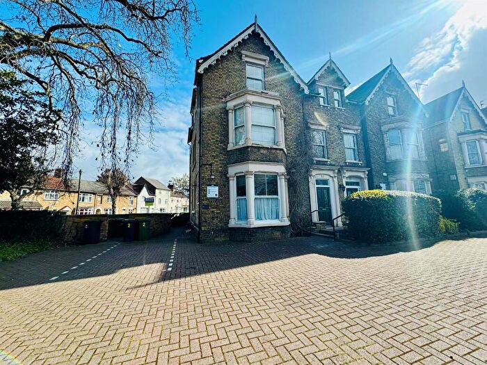 2 Bedroom Apartment For Sale In Lincoln Road, Peterborough, PE1