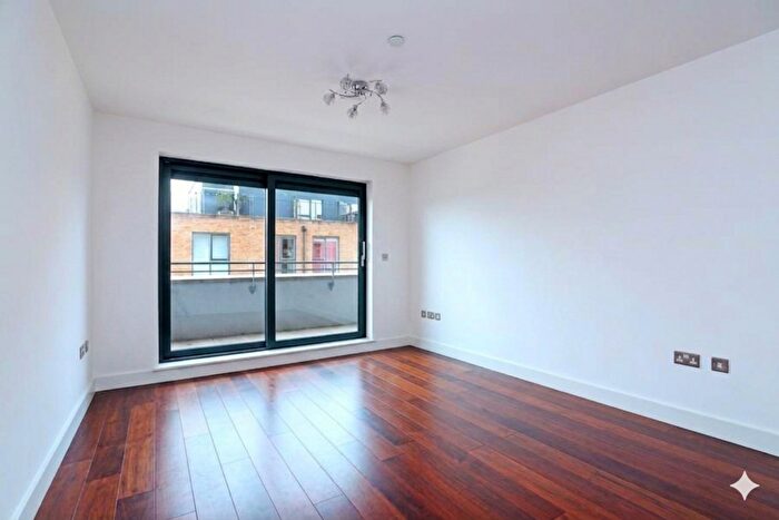 2 Bedroom Flat To Rent In St. Mary's Road, Surbiton, KT6