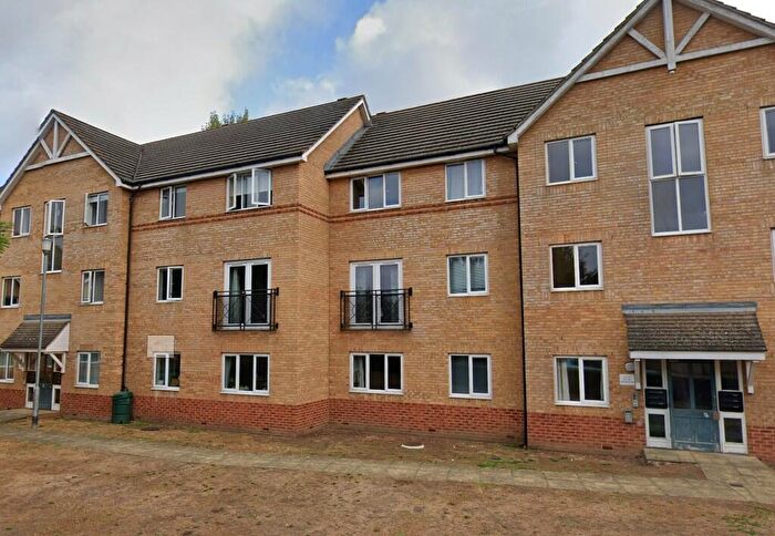 2 Bedroom Apartment To Rent In Woodlands Close, Guildford, GU1