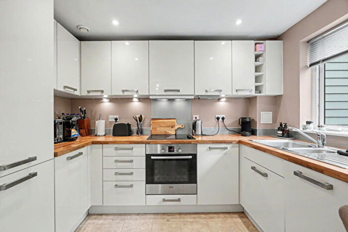 2 Bedroom Flat For Sale In Poynder Drive, Snodland, ME6