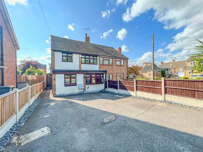 3 Bedroom SemiDetached House For Sale In Hambro Avenue, Rayleigh, SS6