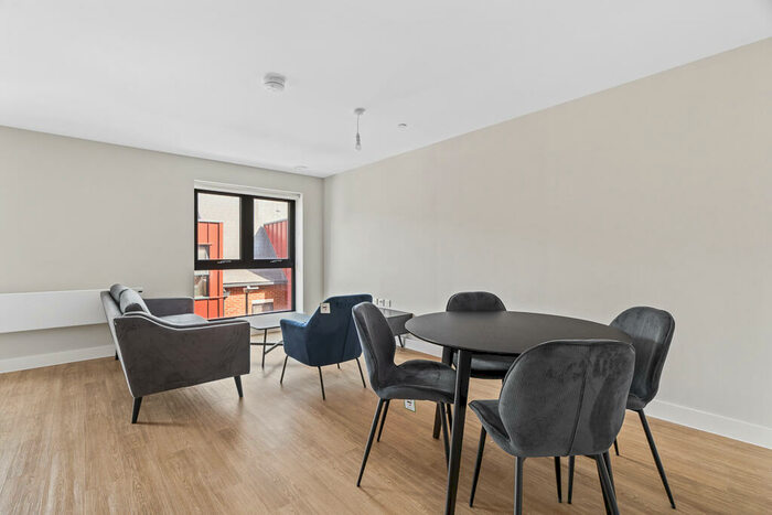 2 Bedroom Apartment To Rent In Weavers Yard Newbury, RG14