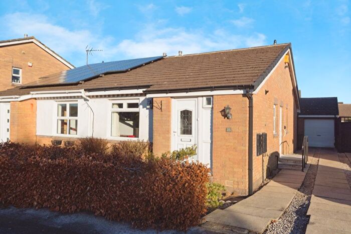 2 Bedroom Bungalow For Sale In Ogden View Close, Halifax, West Yorkshire, HX2