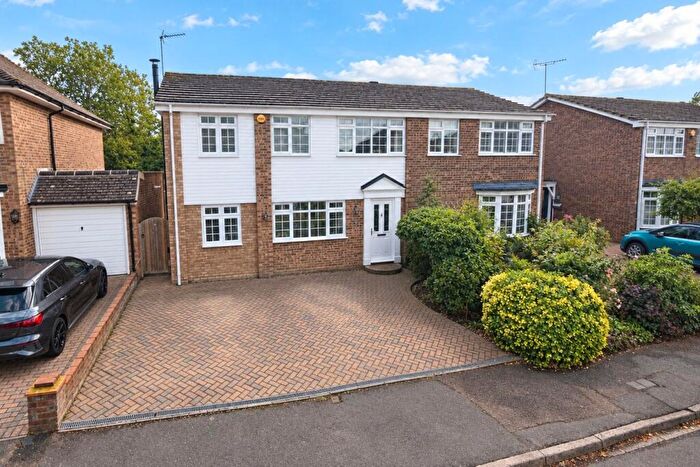 4 Bedroom Semi-Detached House For Sale In The Paddocks, HP22