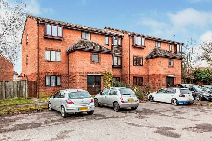 1 Bedroom Flat To Rent In Quincy Road, Egham, Surrey, TW20