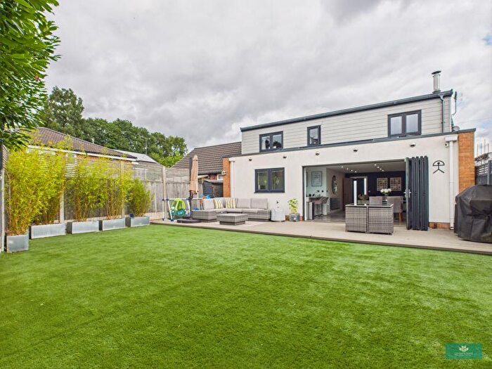3 Bedroom Semi-Detached House For Sale In Green Way, Oldham, OL2