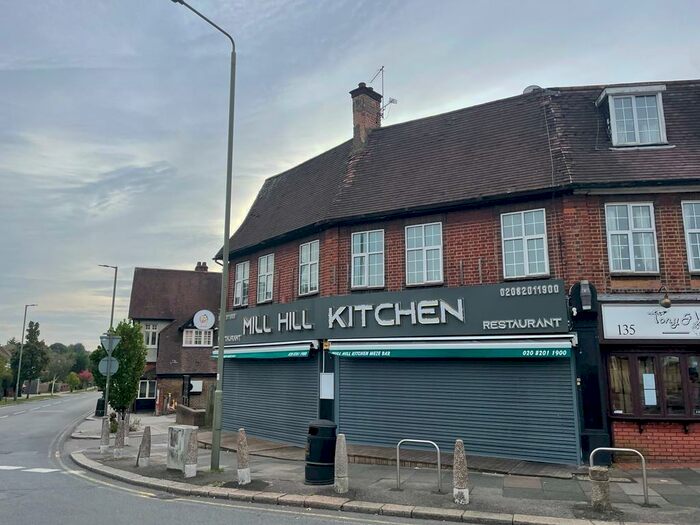 2 Bedroom Apartment To Rent In Hale Lane, Edgware, Greater London, HA8