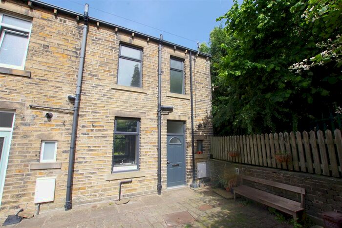 2 Bedroom Property To Rent In Thorn View, Elland, HX5