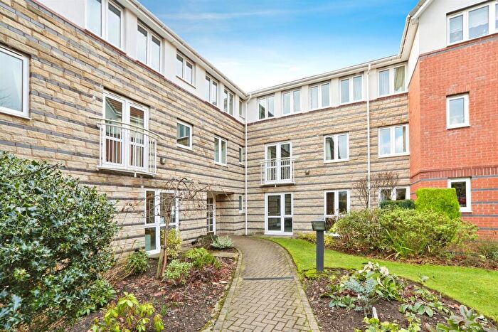 1 Bedroom Retirement Property For Sale In St. Edmunds Court, Leeds, LS8