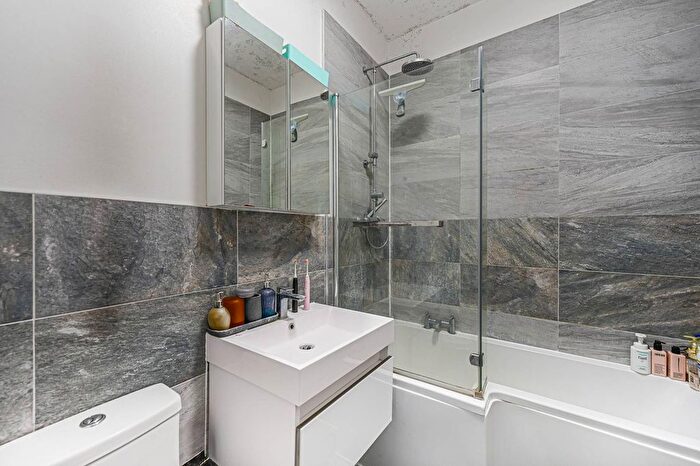 1 Bedroom Flat To Rent In Ebury Bridge Road, Pimlico, London, SW1W