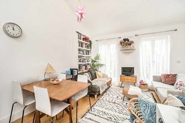 2 Bedroom Semi-Detached House To Rent In Oaklands Road, London, W13