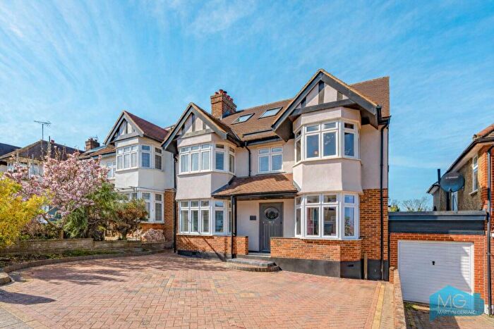 5 Bedroom Semi Detached House For Sale In Hoodcote Gardens, London, N21