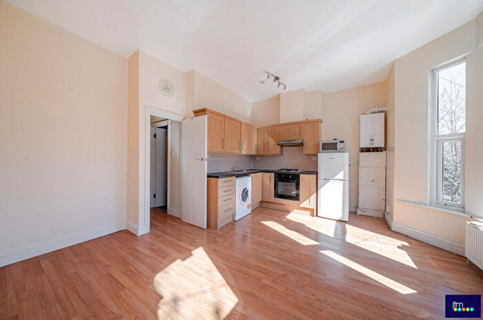 2 Bedroom Apartment For Sale In Fairbridge Road, N19