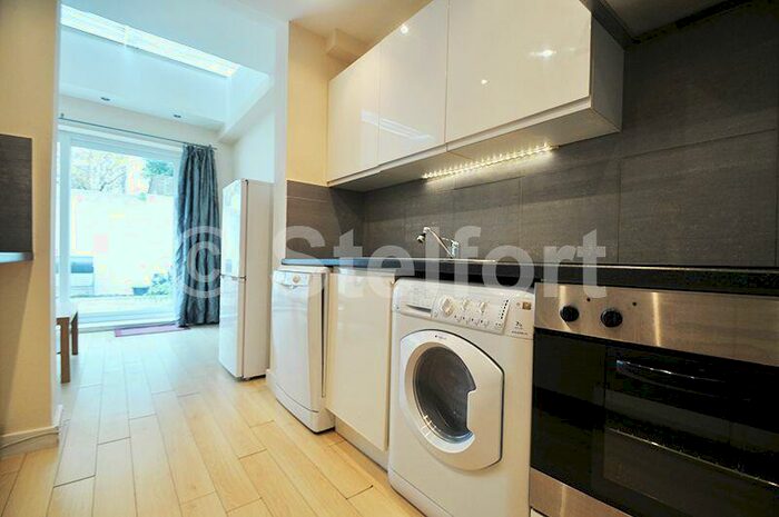 2 Bedroom Apartment To Rent In Witley Road, London, N19