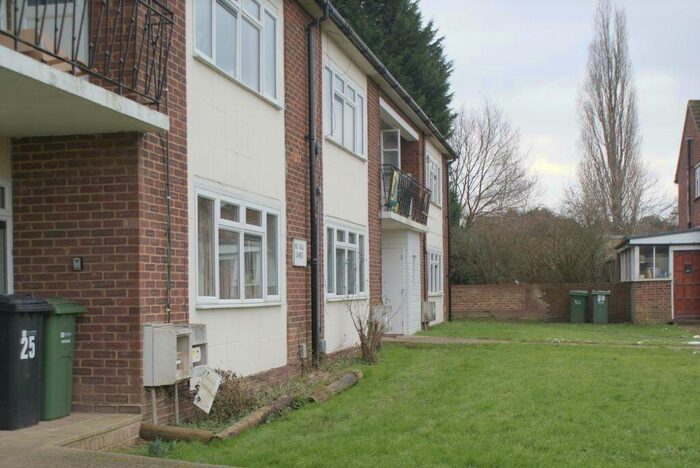1 Bedroom Flat To Rent In Dunmore, Guildford, Surrey, GU2