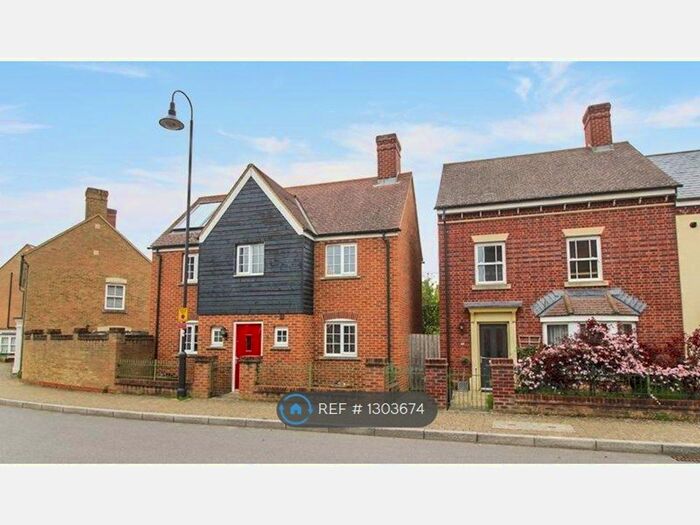 3 Bedroom Detached House To Rent In East Wichel Way, Swindon SN1