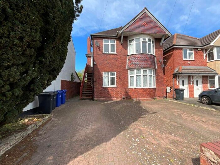 2 Bedroom Flat For Sale In Green Lane, Halesowen, West Midlands, B62