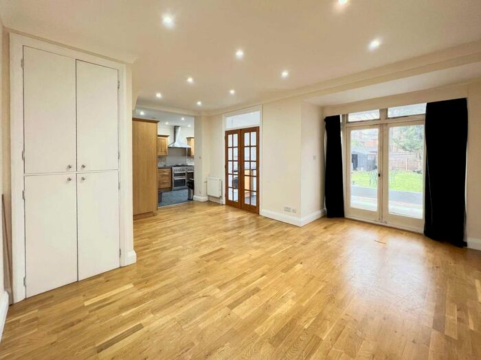 5 Bedroom Semi-Detached House To Rent In Franks Avenue, New Malden KT3