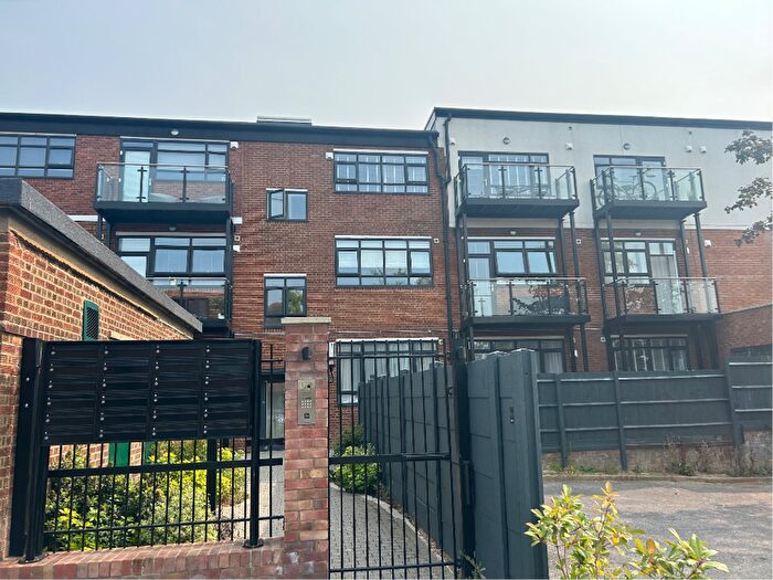 1 Bedroom Flat To Rent In Pembroke Road, Ruislip, Middlesex, HA4