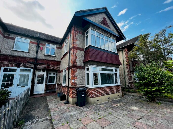 2 Bedroom Maisonette To Rent In Lechmere Avenue, Woodford Green, IG8