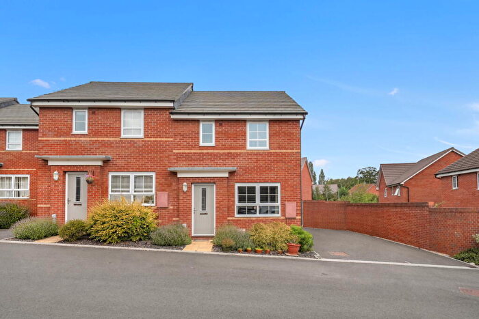 3 Bedroom Semi-Detached House For Sale In Bull Lane, Chippenham, SN15