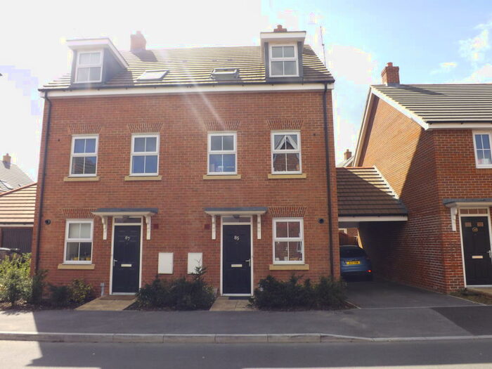 3 Bedroom Town House To Rent In The Sidings, SN1