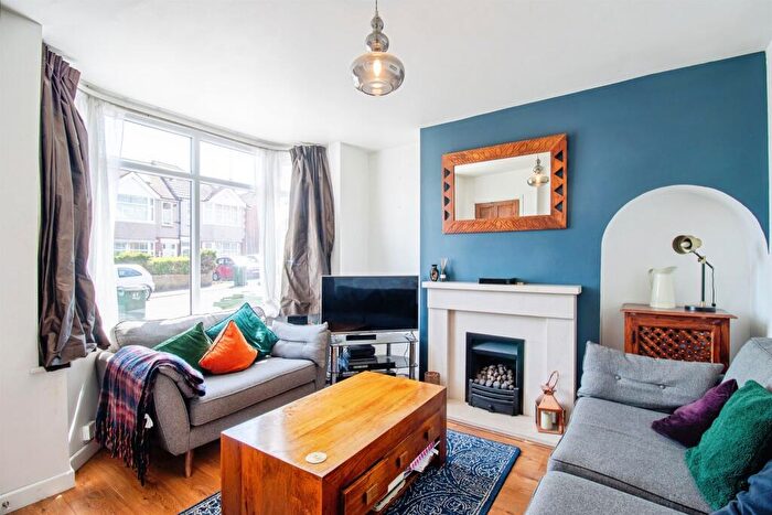 3 Bedroom Terraced House For Sale In Leyland Road, Coventry, CV5