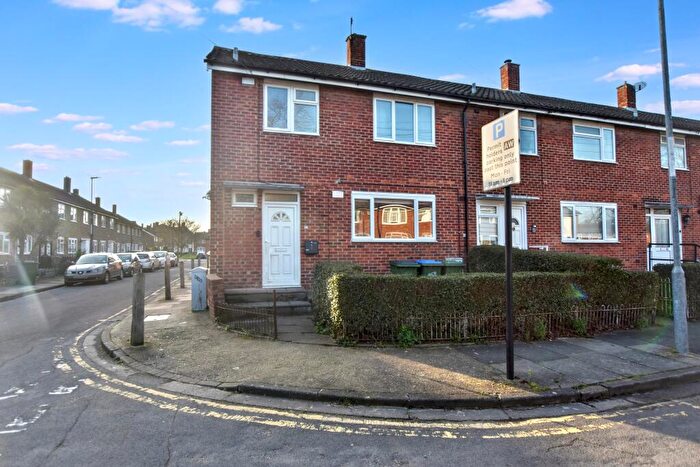 3 Bedroom End Of Terrace House For Sale In Luffield Road, Abbey Wood, London, SE2