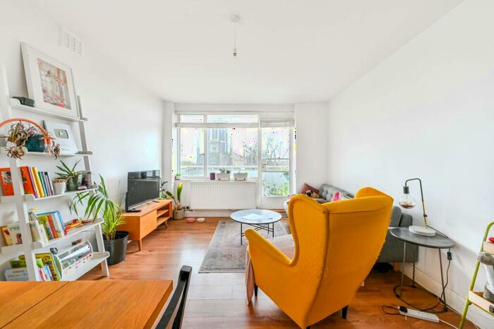 2 Bedroom Flat To Rent In Pemberton Gardens, Archway, London, N19