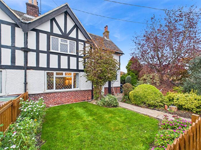 3 Bedroom End Of Terrace House For Sale In Lime Grove, Chinnor, Oxfordshire, OX39