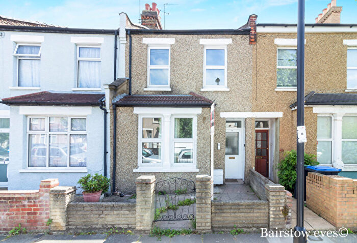 3 Bedroom House To Rent In Poynter Road, Enfield, EN1