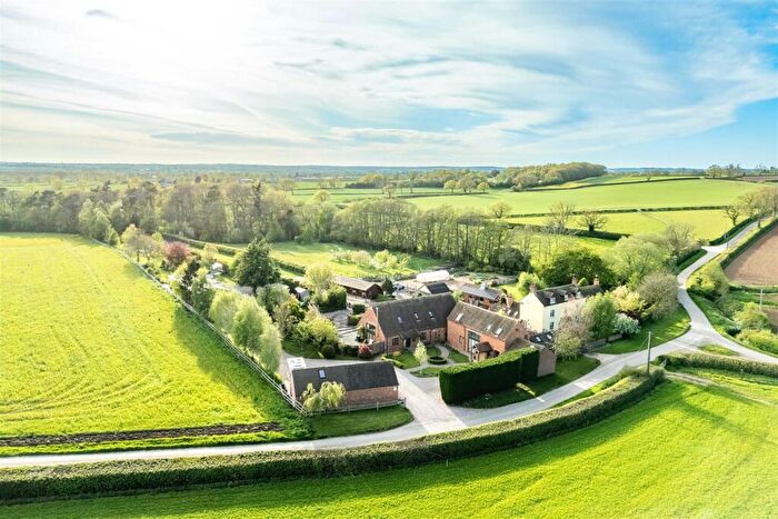 4 Bedroom Barn Conversion For Sale In Brook End, Hurley, CV9