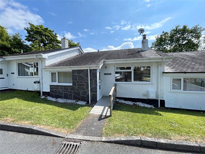 2 Bedroom Bungalow To Rent In Y Felinheli, Gwynedd, LL56