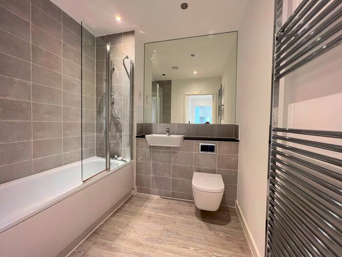 1 Bedroom Flat To Rent In Collendale Road, London, E17