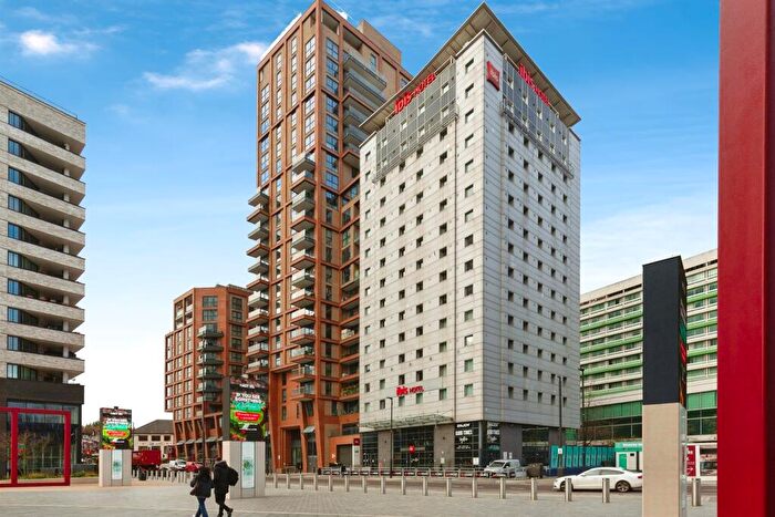 2 Bedroom Flat For Sale In South Way, Wembley, HA9