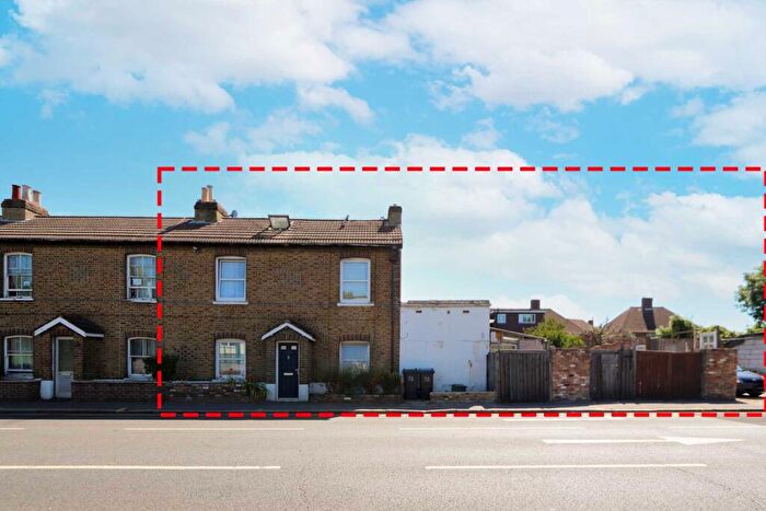 2 Bedroom End Of Terrace House For Sale In West Barnes Lane, New Malden, KT3