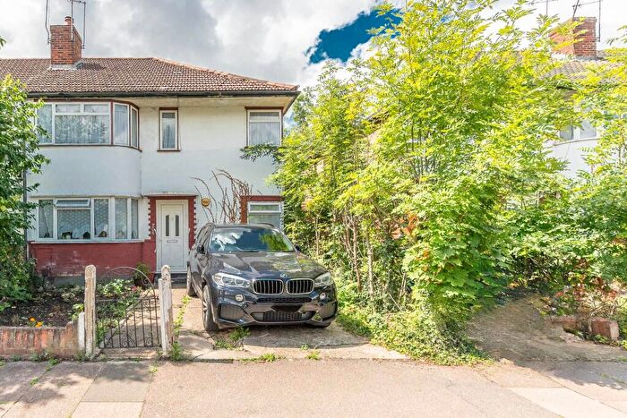2 Bedroom Maisonette For Sale In Shaftesbury Avenue, South Harrow, Harrow, HA2