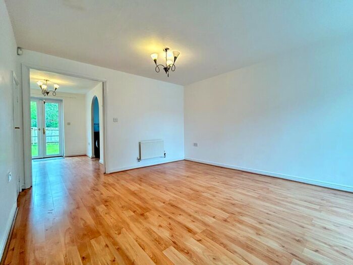 3 Bedroom Semi-Detached House To Rent In Sherbourne Drive, Meanwood, Leeds, LS6